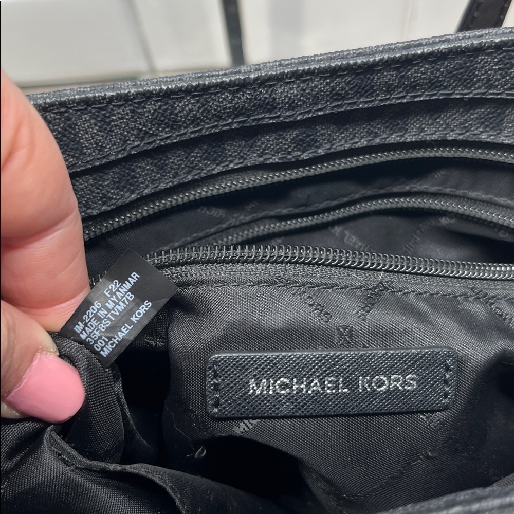 2991 MICHAEL KORS BLACK CROSSBODY 257532991 - Picture 6 of 10